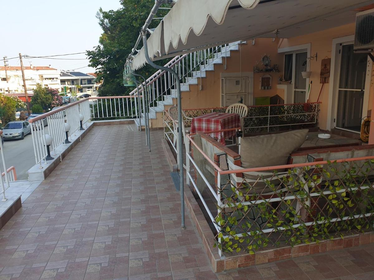 Anna Apartments Nea Peramos  Exterior photo